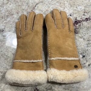 UGG Classic Tan Shearling Mittens Size M
